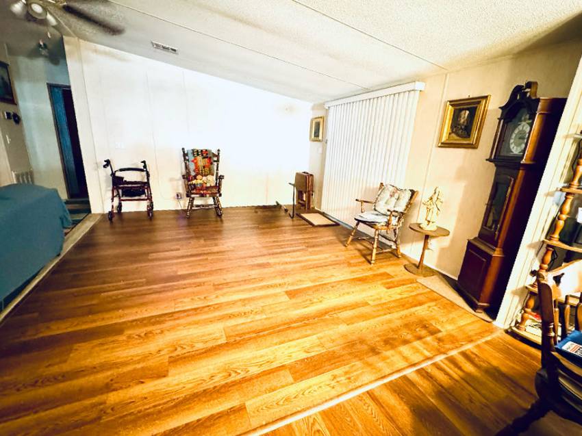 169 Lake Michigan Drive a Mulberry, FL Mobile or Manufactured Home for Sale